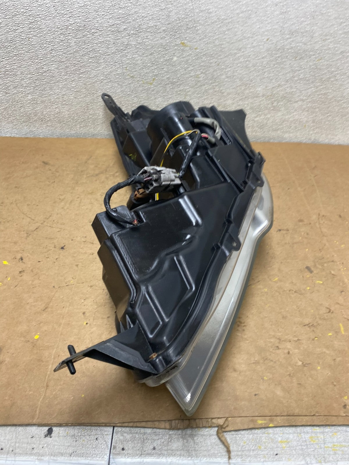 2013 - 2014 Subaru Legacy Outback Right Passenger Headlight X7040 DW10