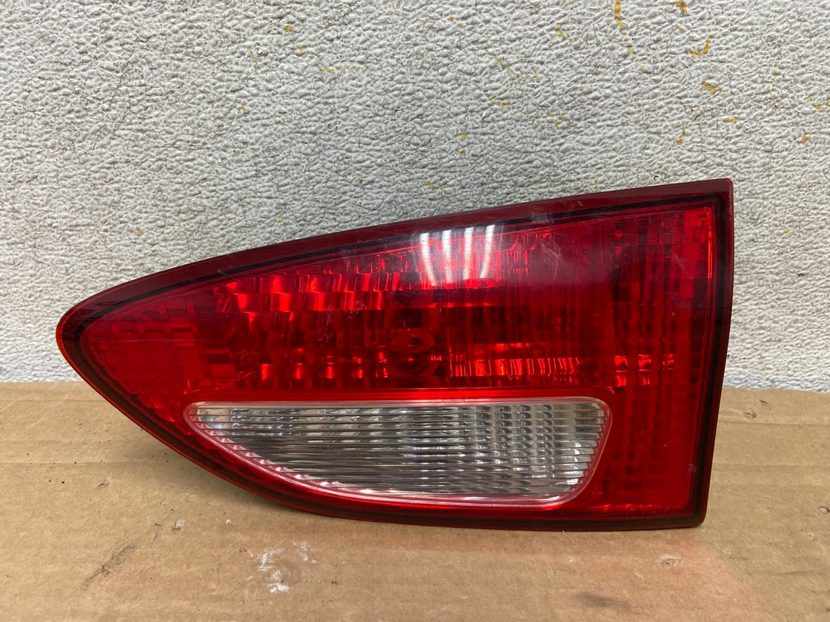 2006 2007 Subaru Tribeca B9 Right Passenger Side Tail Light Inner AH8496 LK0