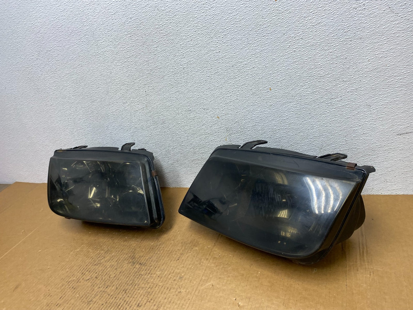 1999 to 2004 Volkswagen Jetta Left+Right Headlights AE0366 DG1