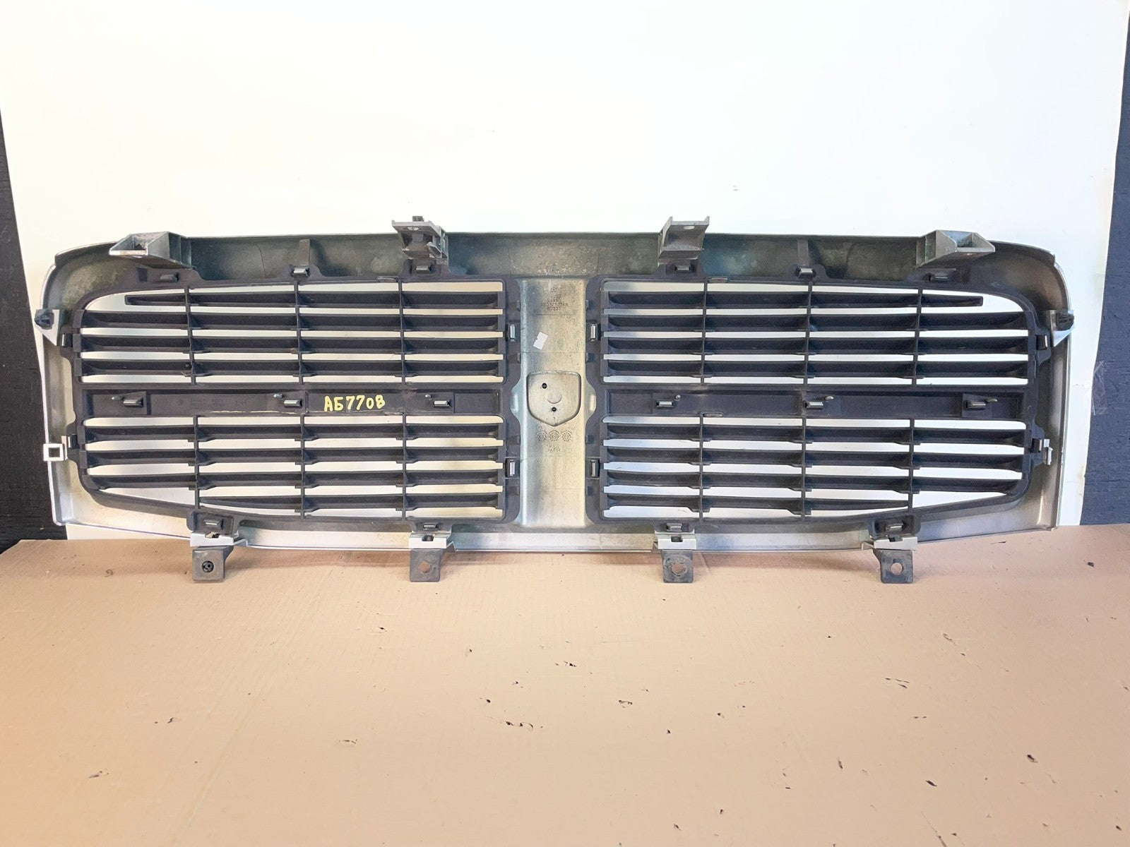 2004 to 2006 Dodge Durango Front Upper Chrome Grill Grille ag7707 DG3