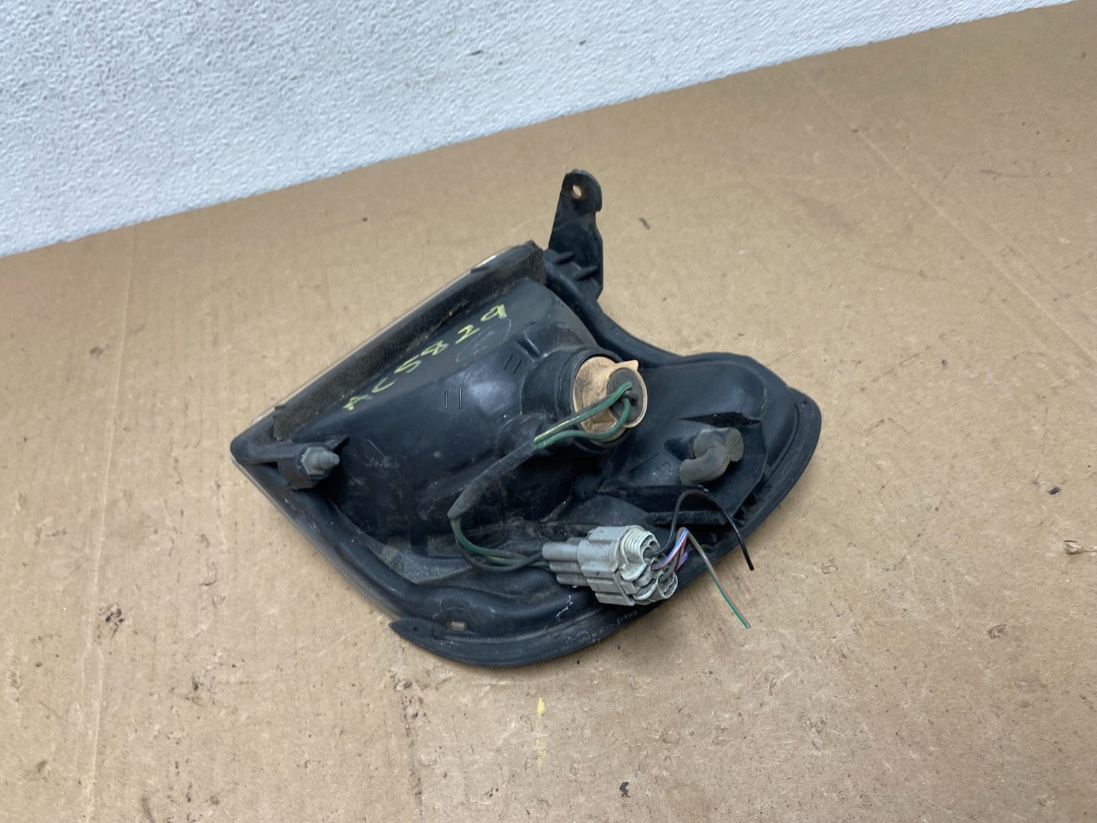 1999 to 2004 Nissan Pathfinder Passenger Corner Park Light Turn Signal AC5829 DW6