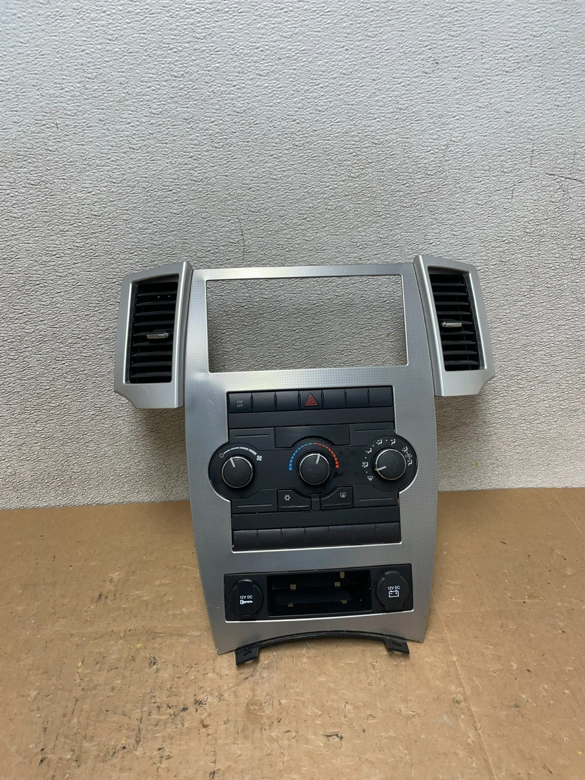 2008 2009 2010 Jeep Grand Cherokee A/C Climate Control Bezel V5052 DG0