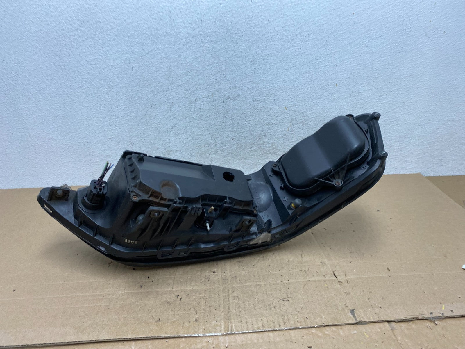 2005 to 2011 Lincoln Town Car Left Driver LH Side Headlight AE6132 DW5