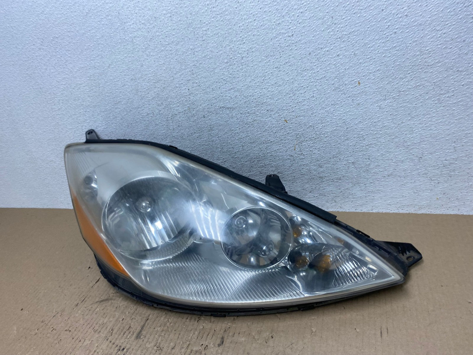 2006 to 2010 Toyota Sienna Right Passenger Rh Side Headlight Halogen AE7092 LK1
