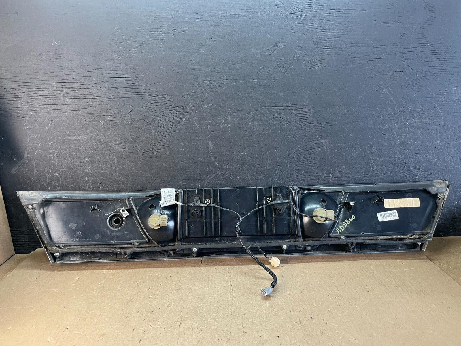 1998 - 2011 Ford Crown Victoria Trunk Rear Garnish License Plate Panel AD5860 DG5