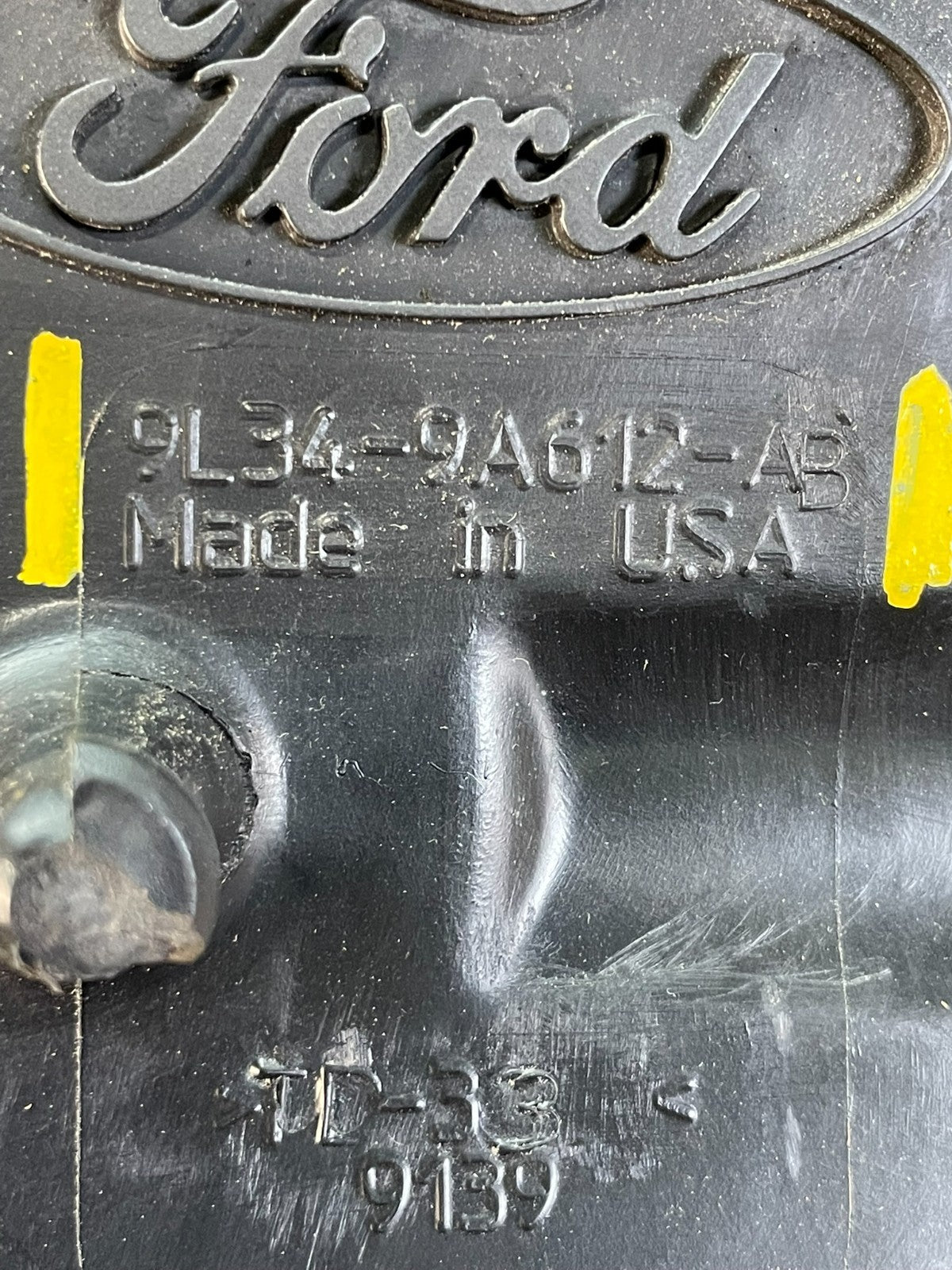 2009 to 2010 Ford Expedition Air Intake Cleaner Box Coolant Bottle AD8270 DG6