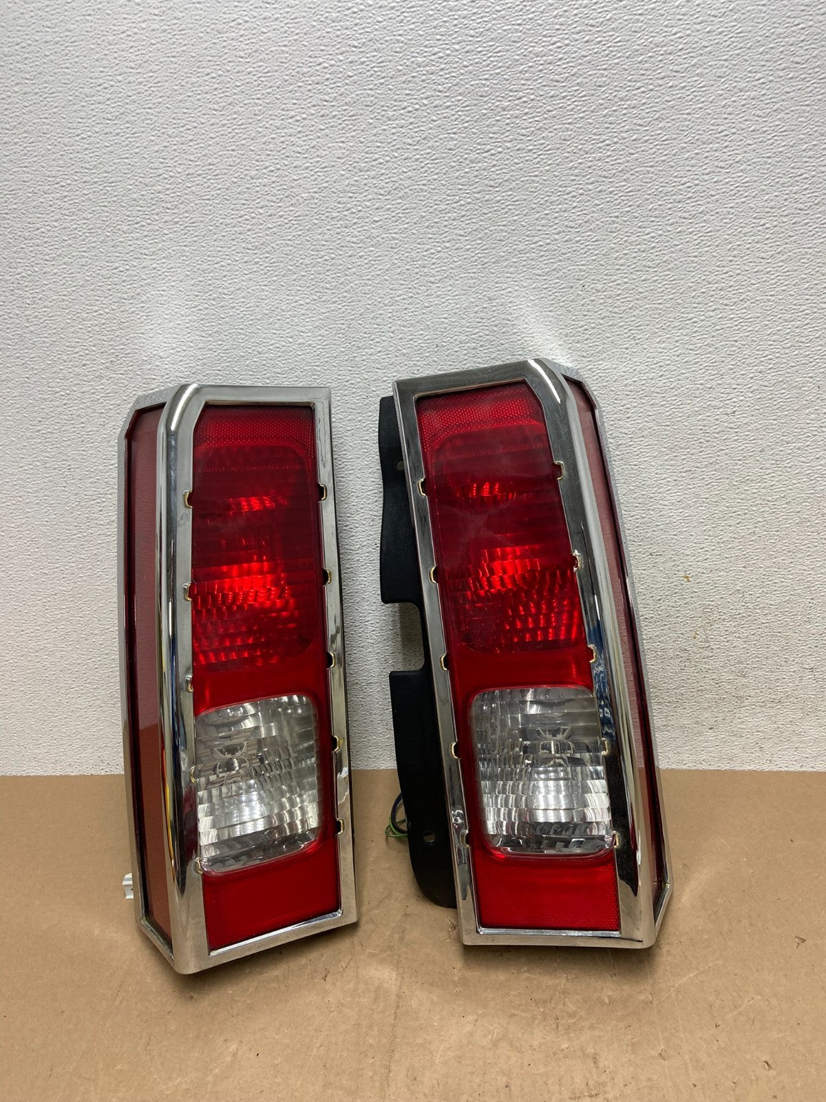 2006 to 2008 Hummer H3 Left+Right Side Tail Lights AE6772 DW0