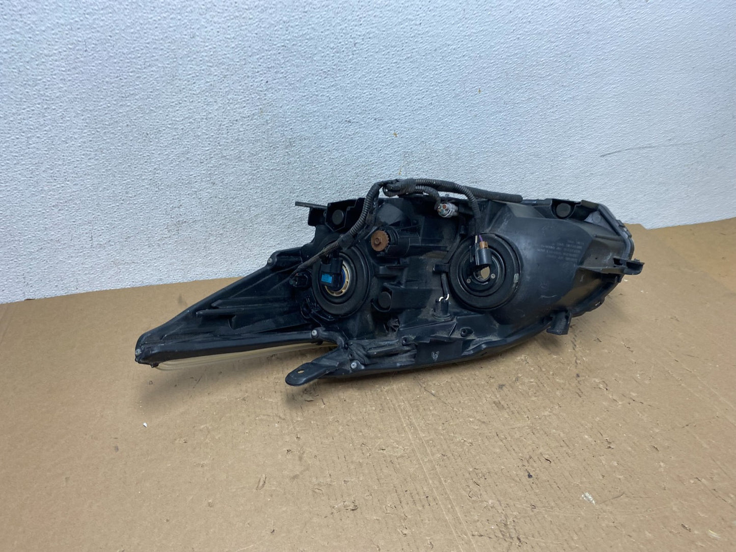 2010 - 2011 Toyota Prius Right Passenger Rh Blue Halogen Headlight AD8130 DW5