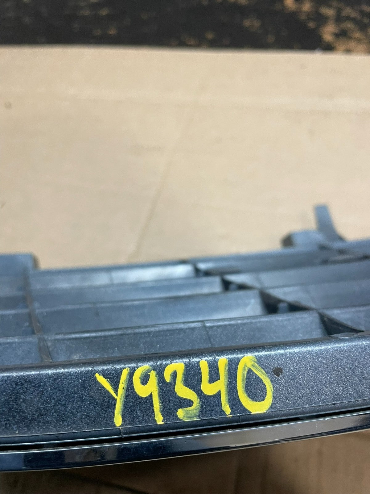2001 to 2007 Mercedes C-Class Front Upper Grill Grille OEM Y9340 DG8