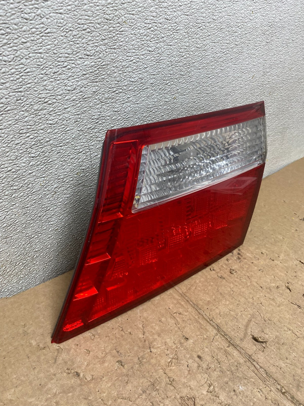 2005 2006 2007 Honda Odyssey Inner Right Passenger RH Tail Light V4411 DW2