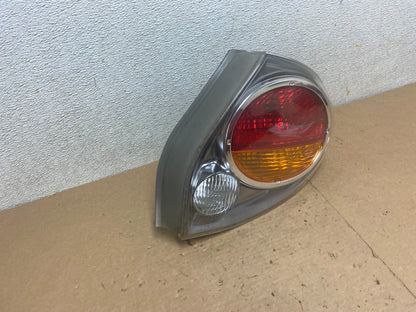 2002 2003 Nissan Maxima Right Passenger RH Side Tail Light OEM P4964 DW2