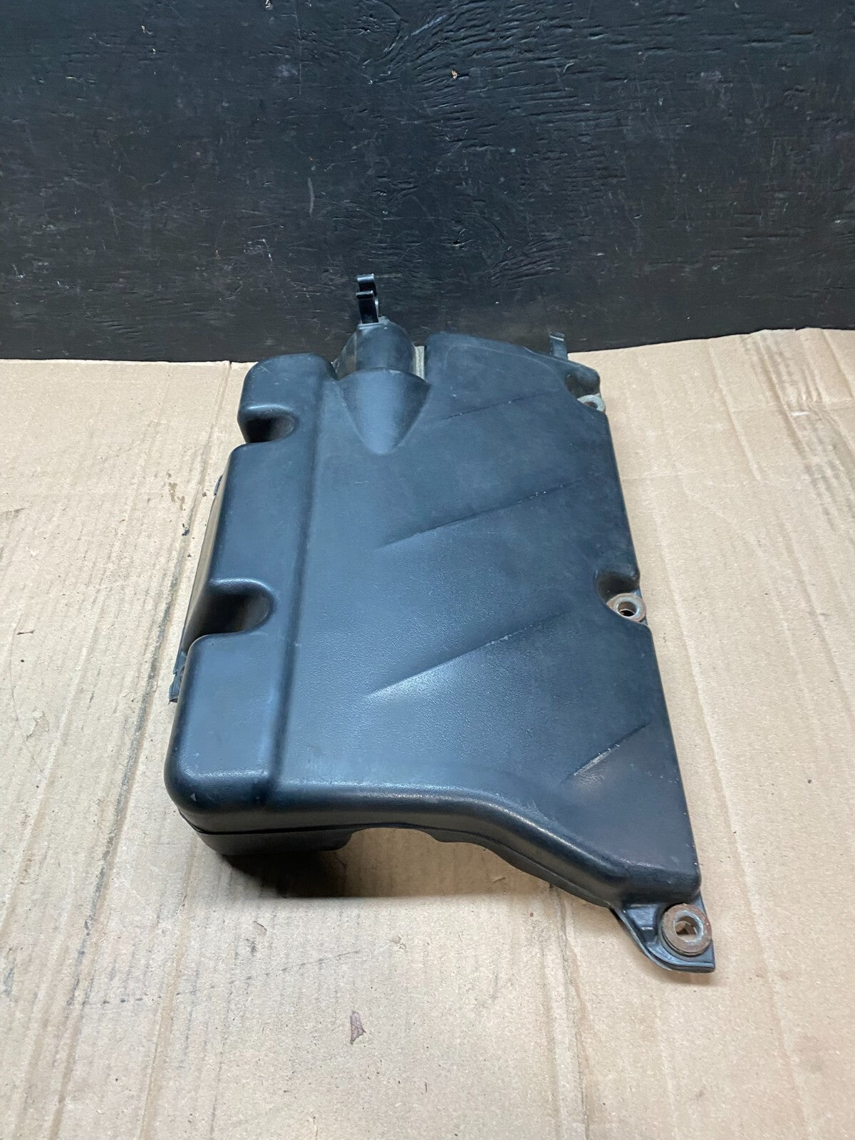 2004 to 2006 Mitsubishi Outlander Lancer Intake Resonator F41112