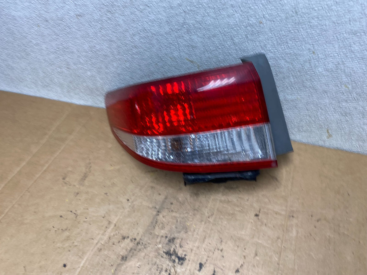 2003 to 2004 Honda Accord Sedan Left Driver Lh Side Tail light T2418 DW1