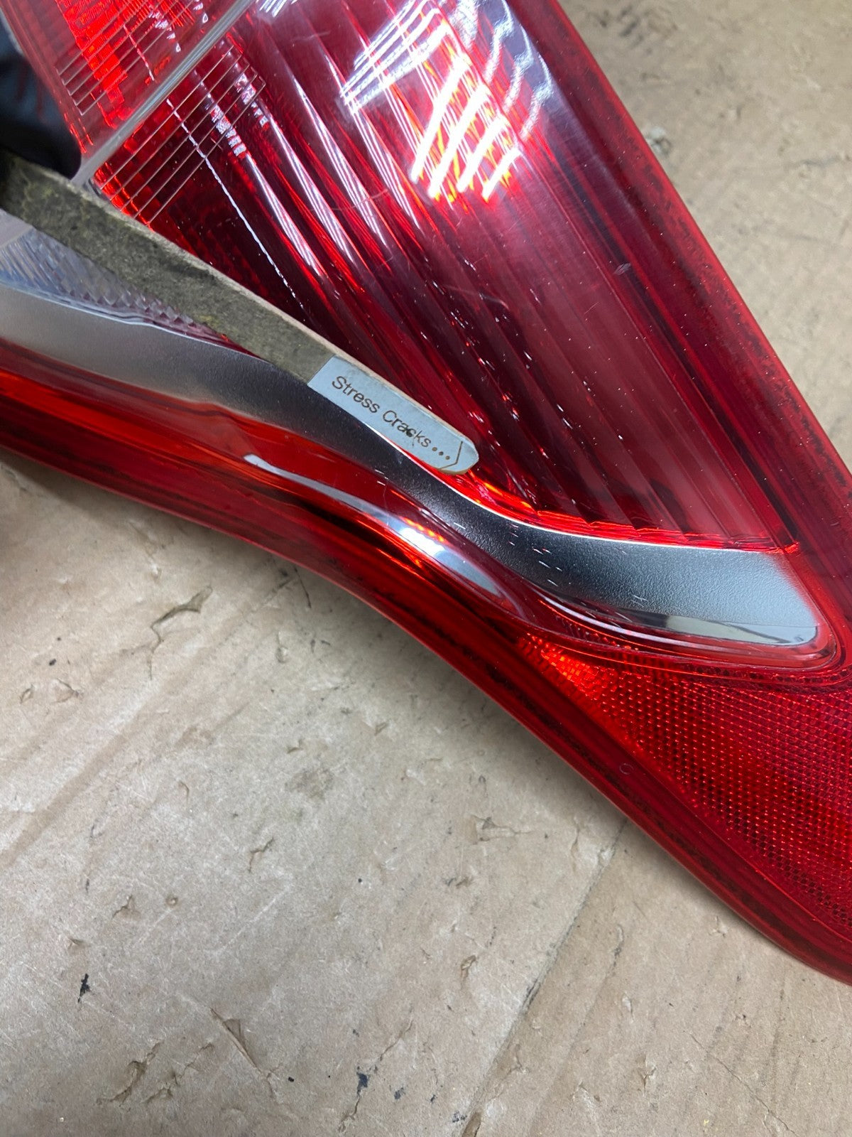 2013 to 2016 Ford Escape Right Passenger RH Side Tail Light AI9188 LK4