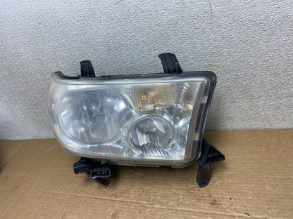 2007 to 2014 Toyota Sequoia Tundra Right Passenger RH Headlight Halogen Z2607 DG1