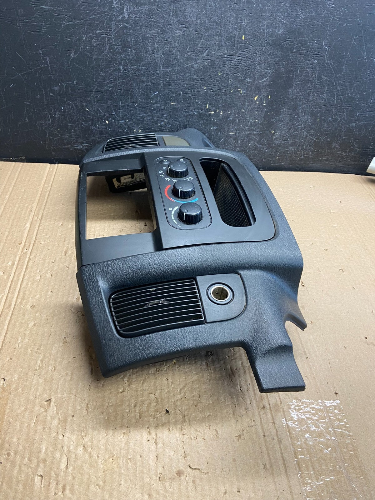 2002 to 2005 Dodge Ram Radio Climate Control Dash Air Vent Bezel Trim af6419 DG1