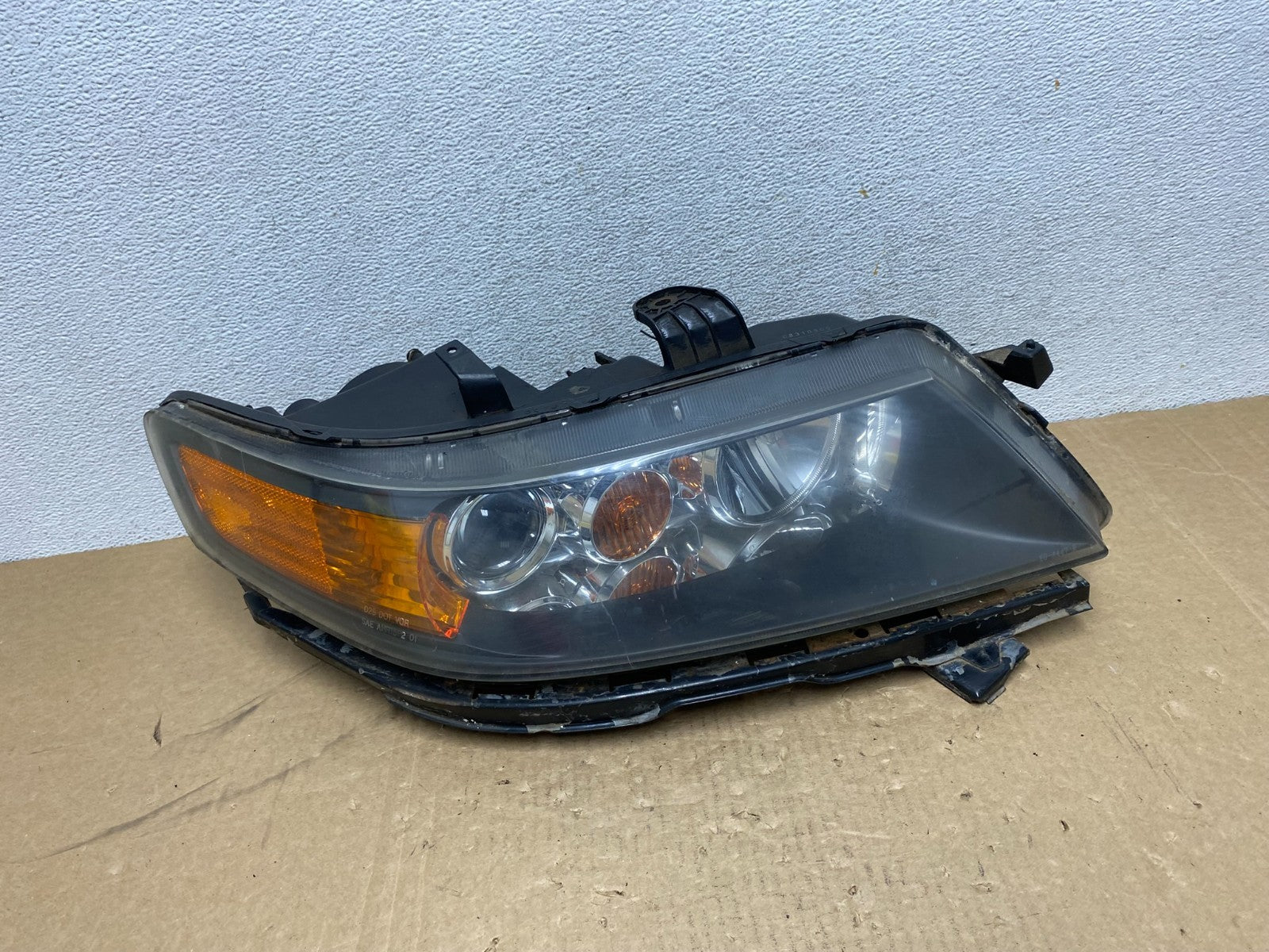 2004 to 2006 Acura TSX Right Passenger RH Side Xenon HID Headlight AG0489 DW0