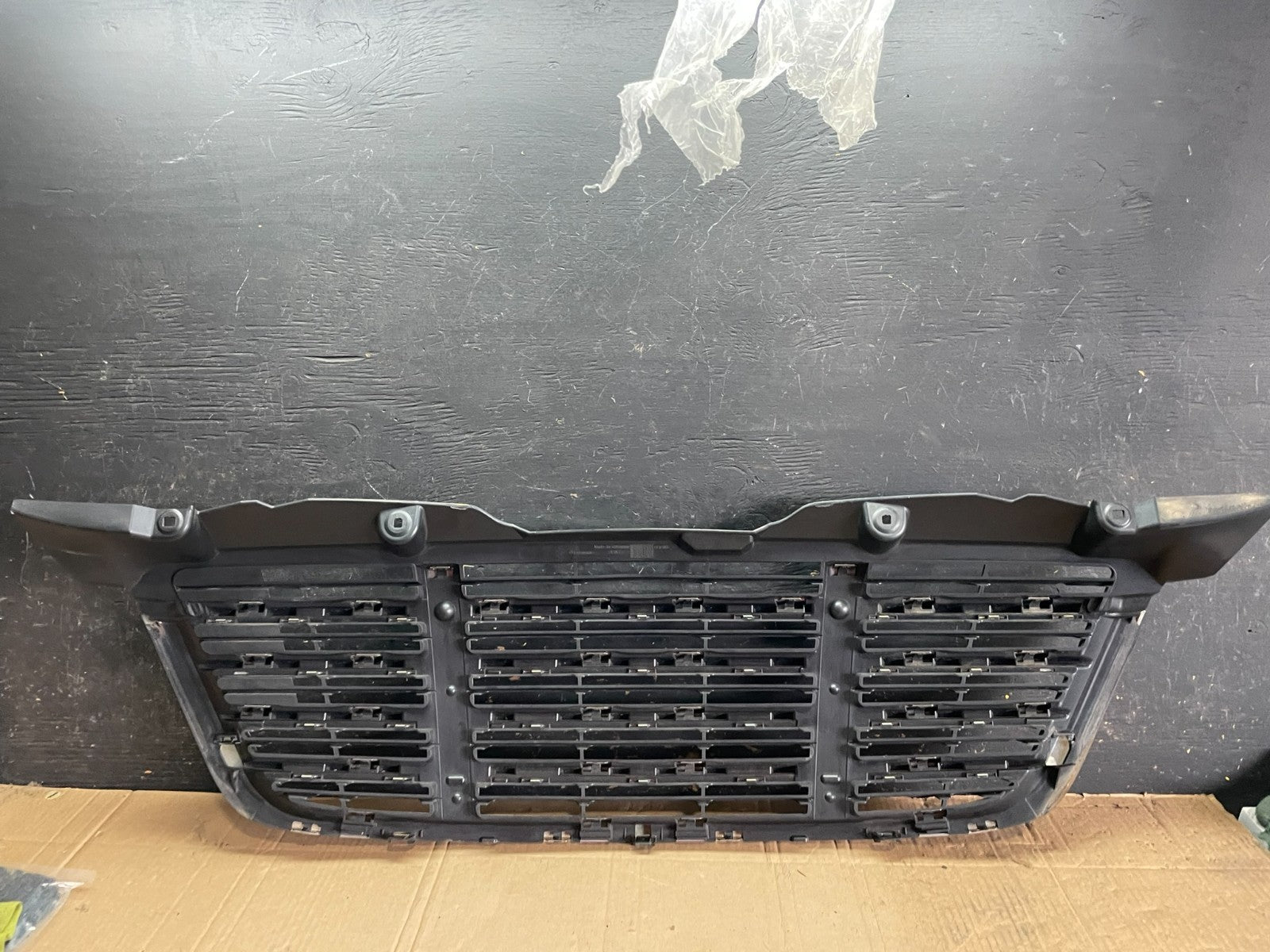 2009 to 2011 Freightliner Sprinter Front Upper Chrome Grill Grille T2578  DG3