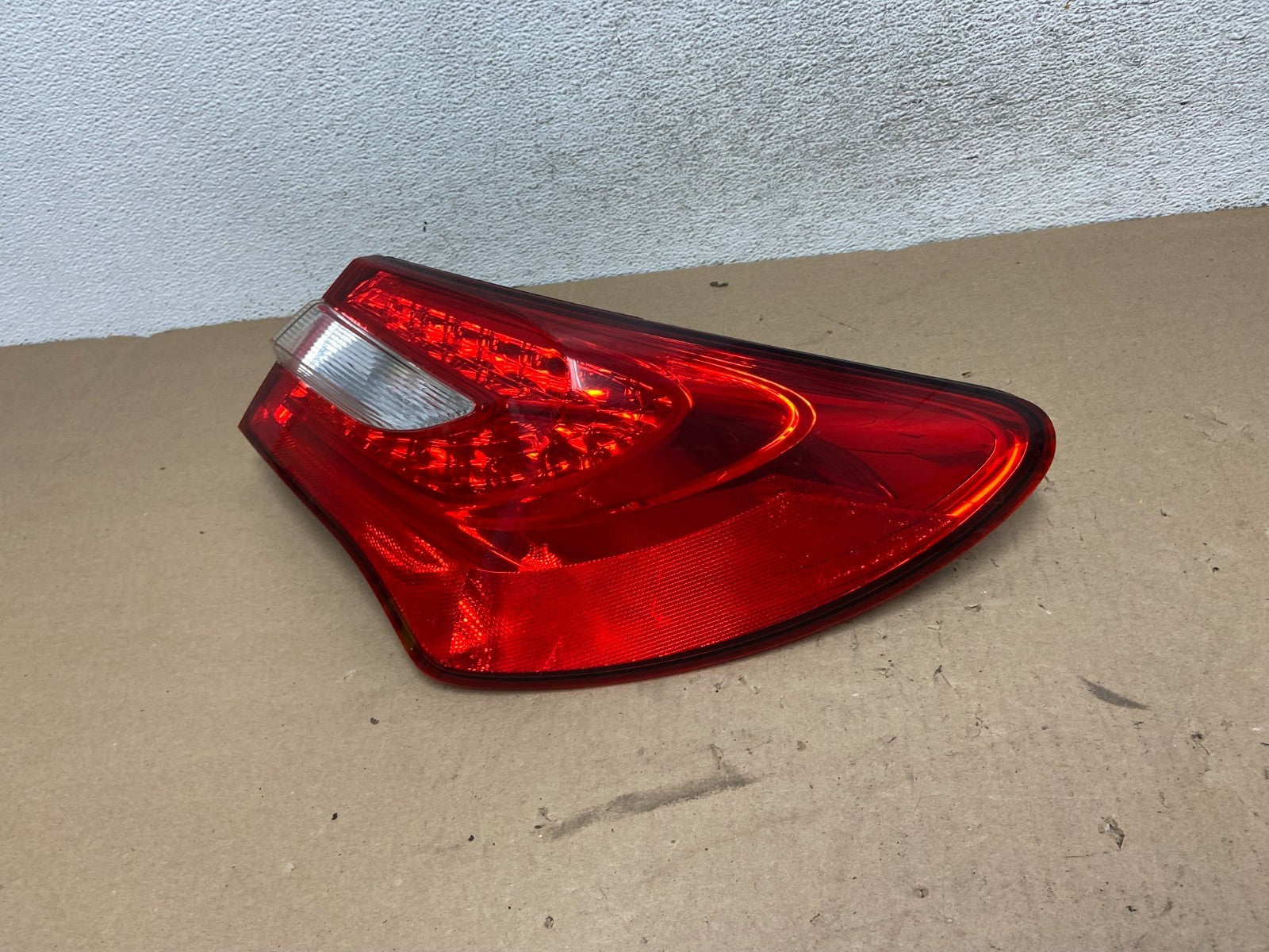 2011-2014 Chrysler 200 Sedan Right Passenger Side RH Tail Light AG34181