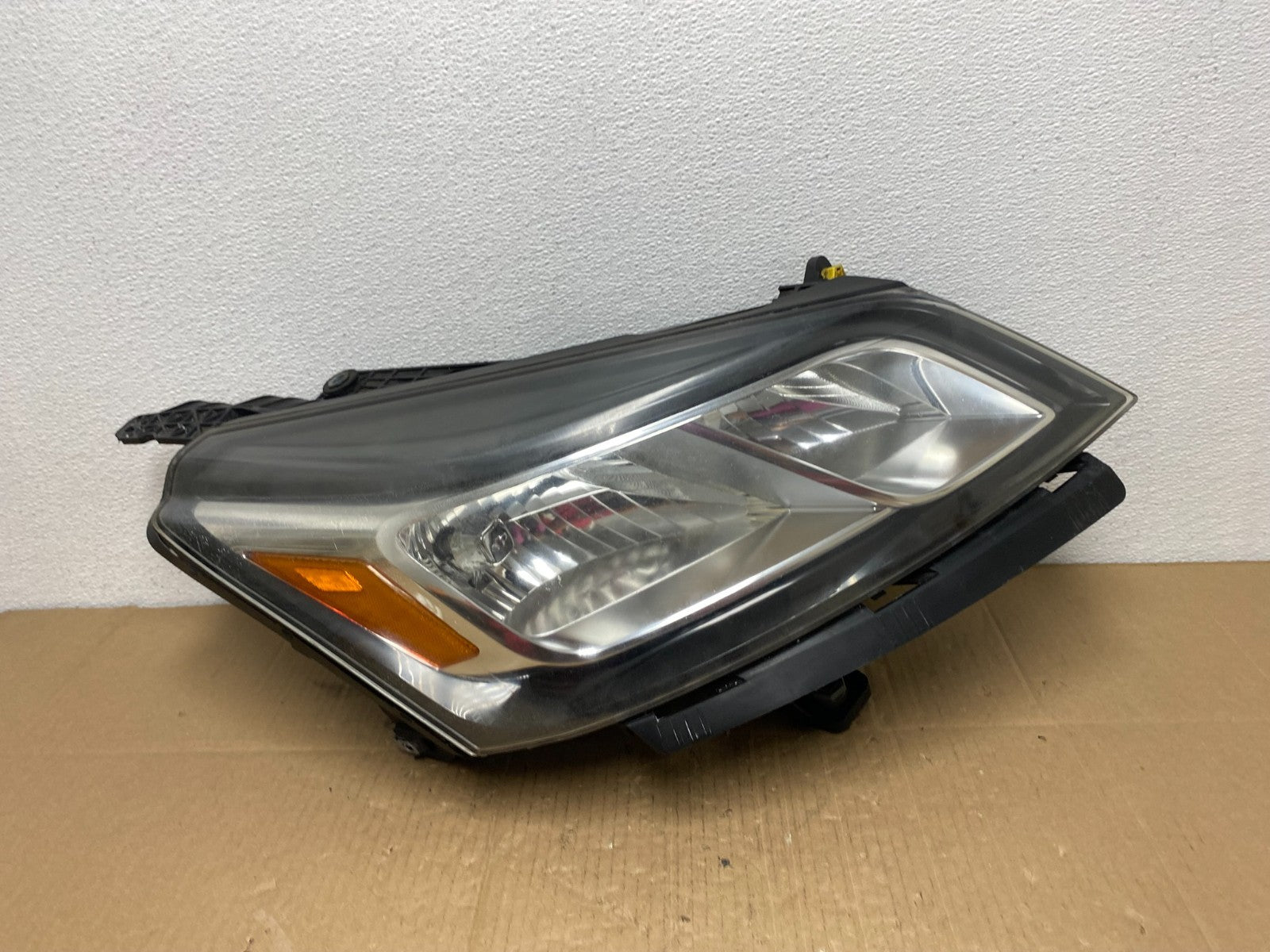2013-2017 Chevrolet Traverse Right Passenger Side Halogen Headlight AB8182 DW0