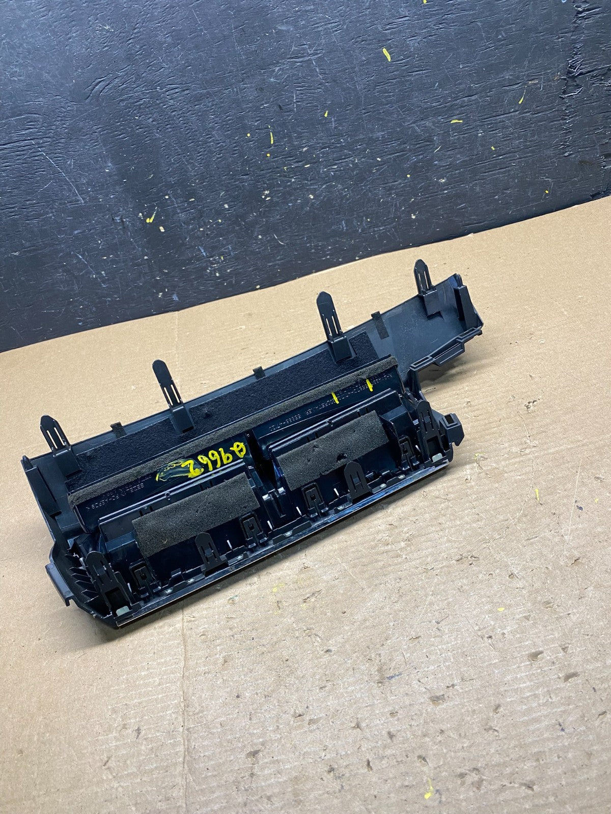 2012 to 2017 Toyota Prius V Center Dash A/C Air Vents With Trim Q9662 DG6