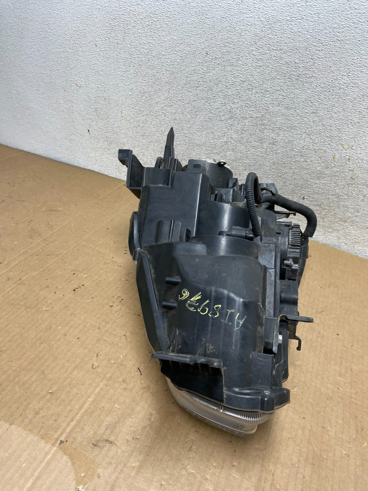 2009 - 2014 Nissan Maxima Headlight Right Passenger Xenon HID AI8976 DW7