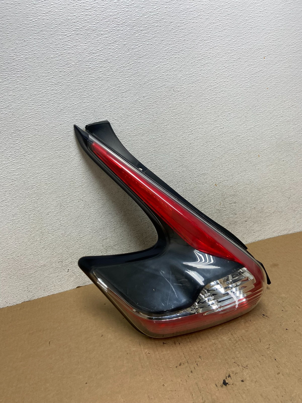 2015 to 2017 Nissan Juke Left Driver LH Side Tail Light AF9733 DW2