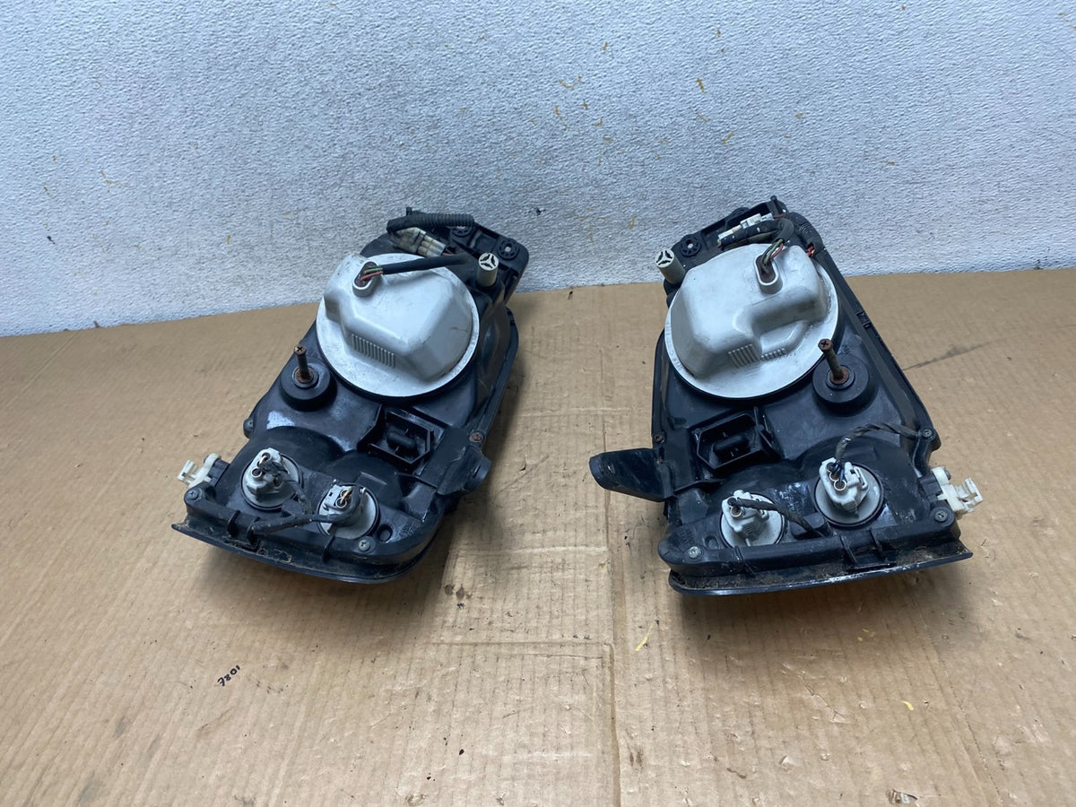 2001 to 2004 Subaru Legacy Outback Left+Right Headlights AI7895 DW9