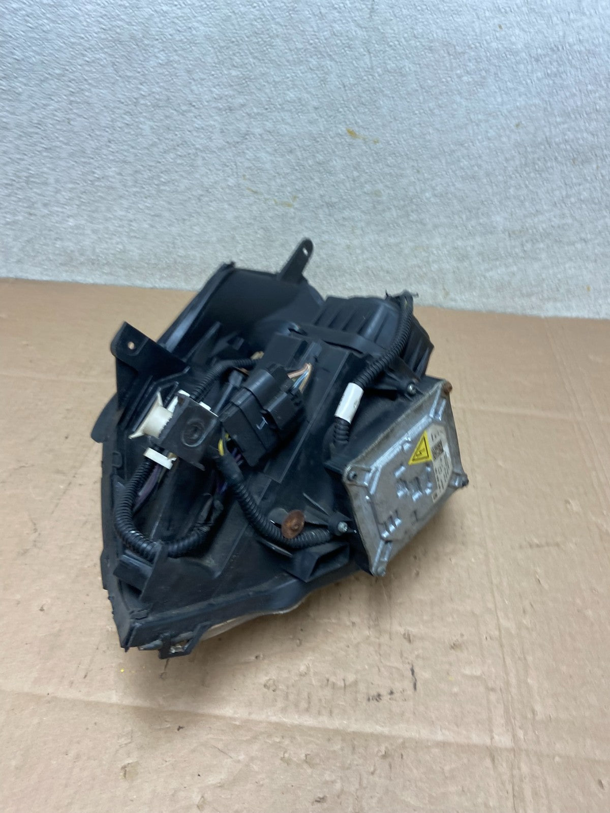 2006 to 2011 Cadillac DTS Right Passenger RH Side Xenon Hid Headlight OEM Y25618