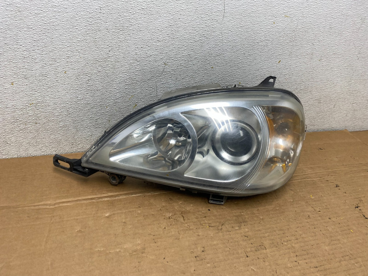 2002 - 2005 Mercedes ML ML350 ML500 Left Driver LH  Halogen Headlight M6988 DW0