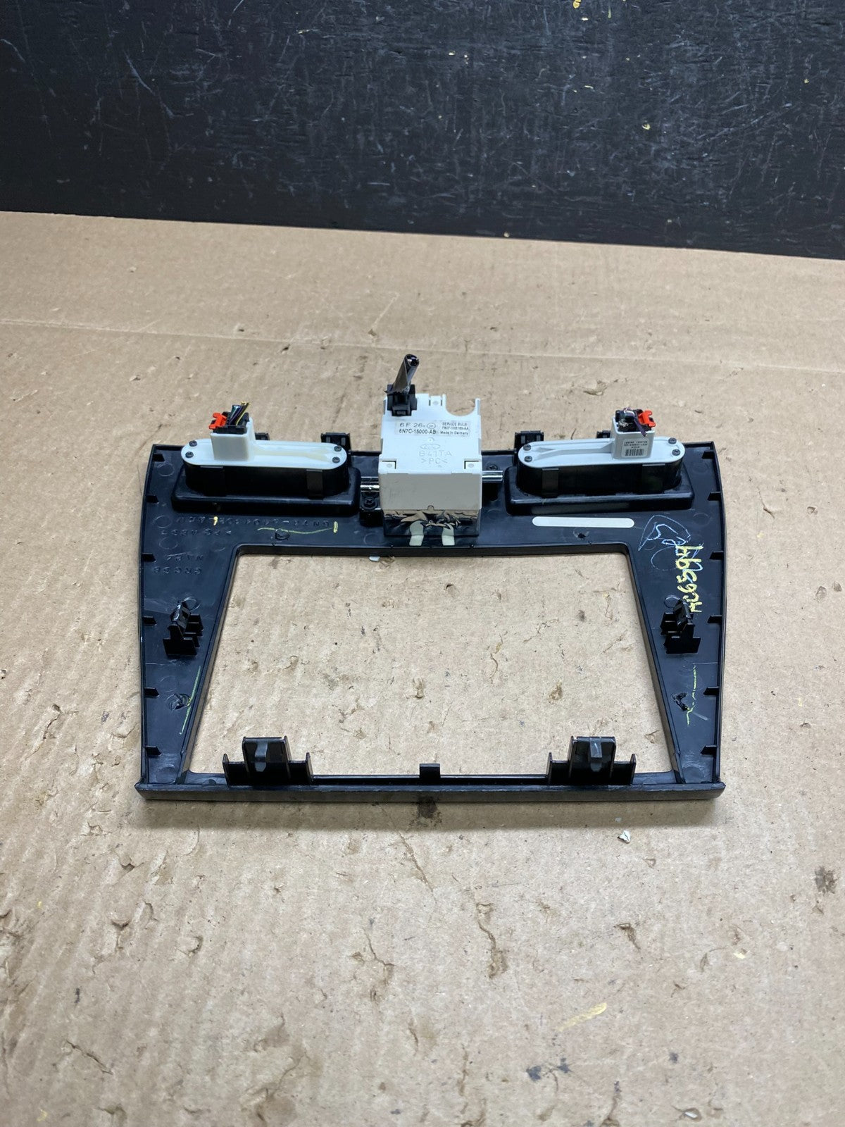 2006 to 2009 Ford Fusion Center Dash Radio Clock Bezel Trim ac6594 DG5