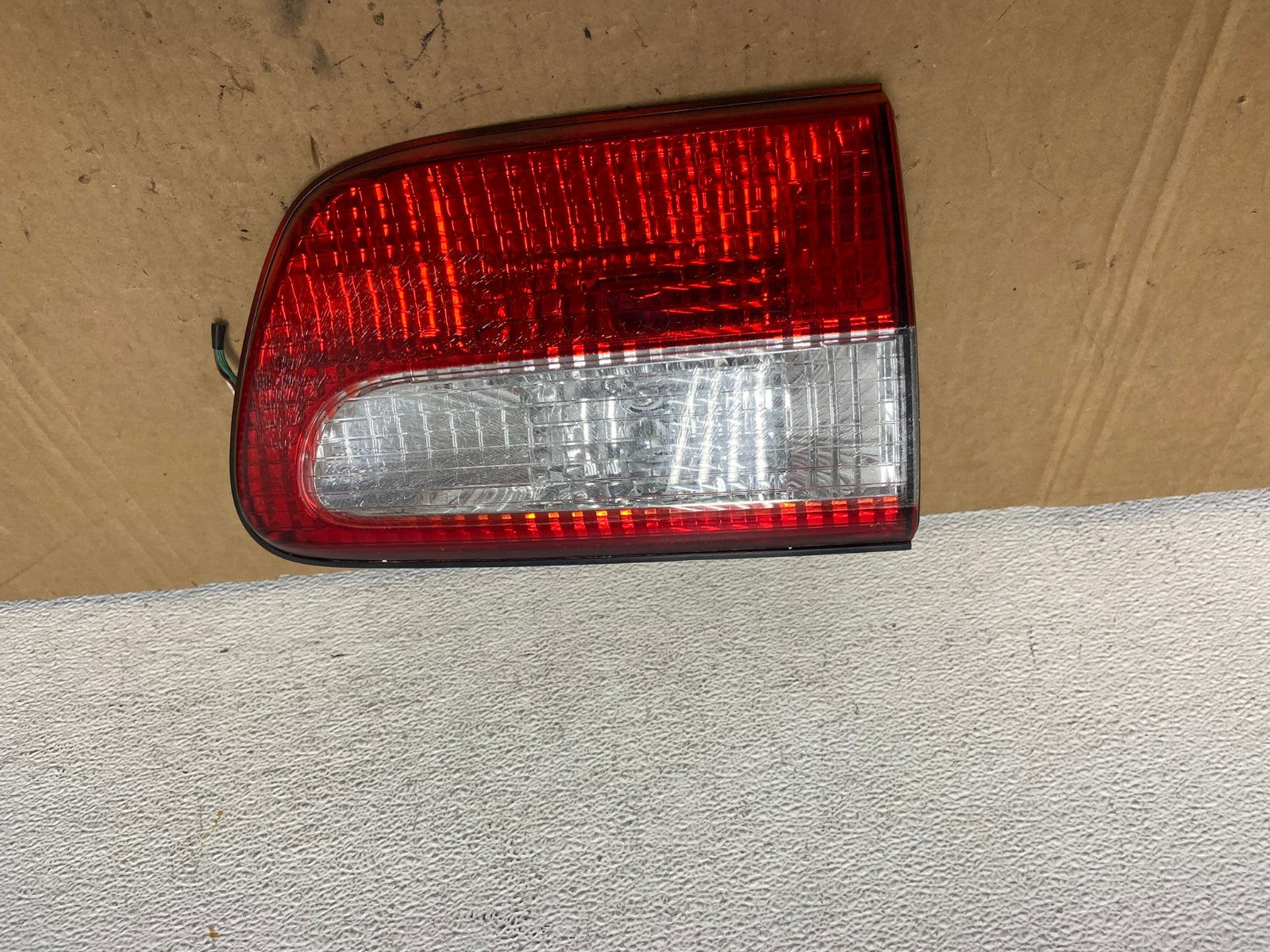 2001 - 2003 Toyota Sienna Right Passenger Rh Side Inner Tail Light AD2787 LK0