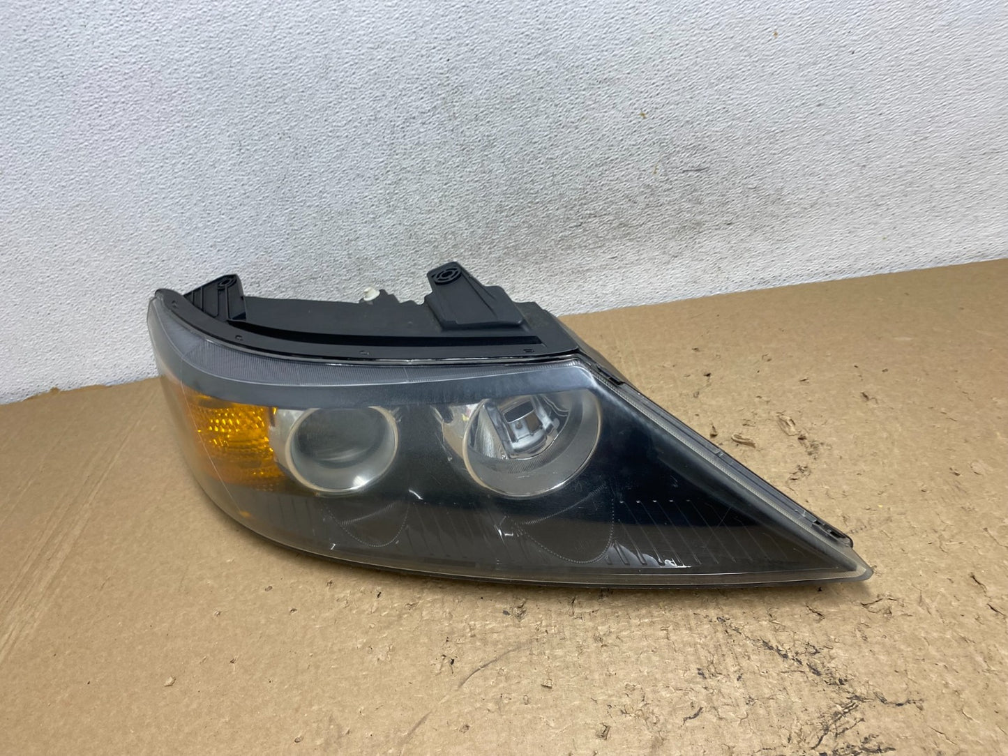 2011 to 2013 Kia Sorento Right Passenger RH Side Headlight Halogen AF8381 DW1