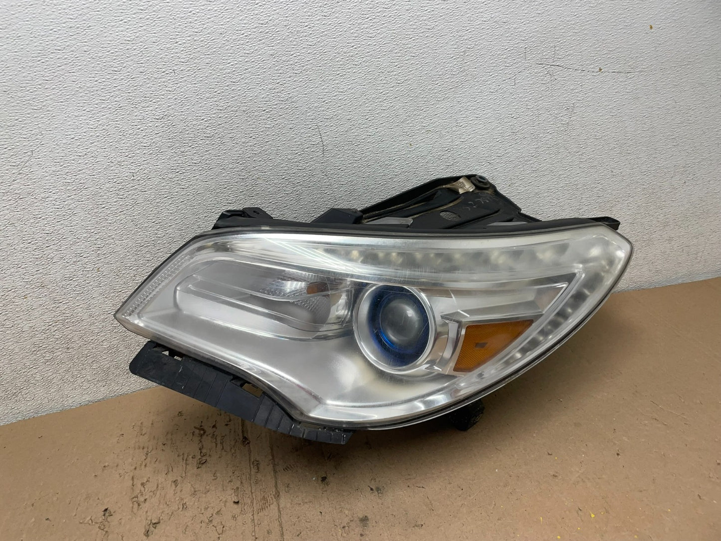 2013-2017 Buick Enclave Left Driver Headlight Xenon Hid One Ballast OEM Q5063 DW0