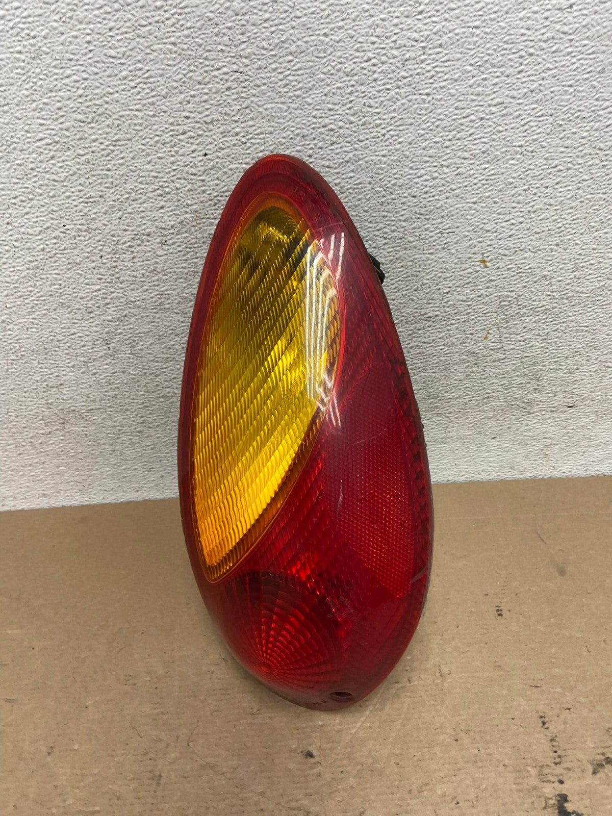 2001 to 2005 Chrysler PT Cruiser Right Passenger Tail Light AF4792 LK0