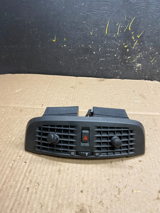 2004 to 2009 Cadillac SRX Front Center Dash A/C Air Vent Y5237 DG0