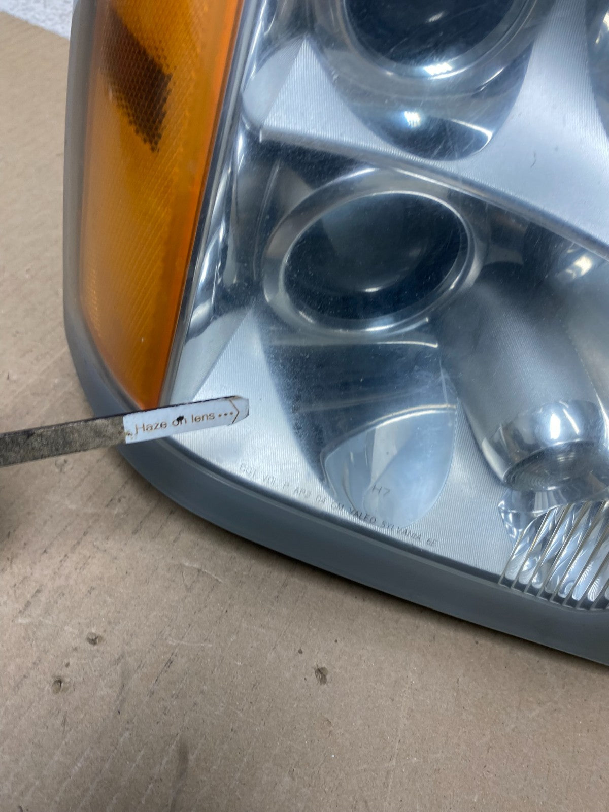 2004 to 2009 Cadillac SRX Right Passenger Side Halogen Headlight AJ2405 DW4