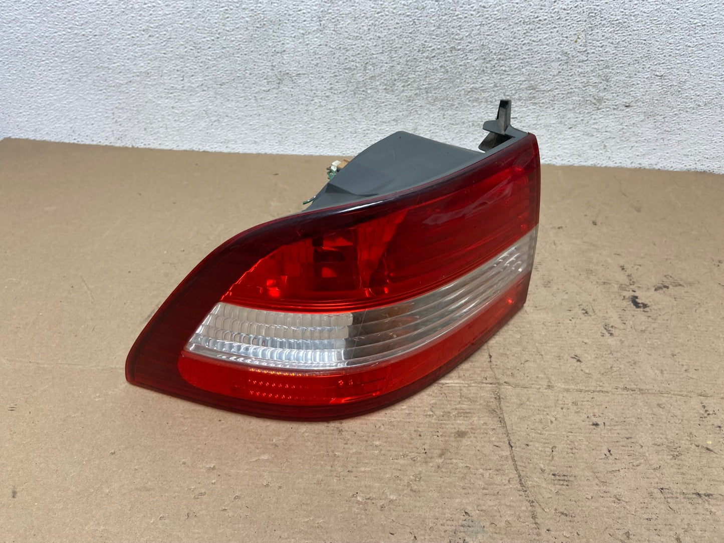 2000 2001 Lexus ES300 Outer Left Driver Lh Side Tail Light AF5056 LK2