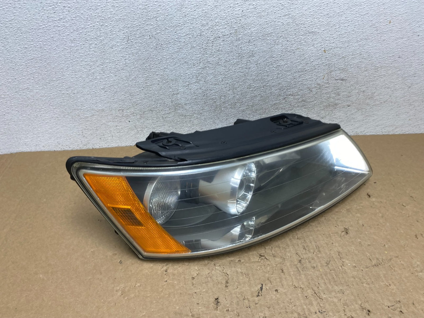 2006-2008 Hyundai Sonata Right Passenger Rh Side Headlight Halogen AF8092 DW2
