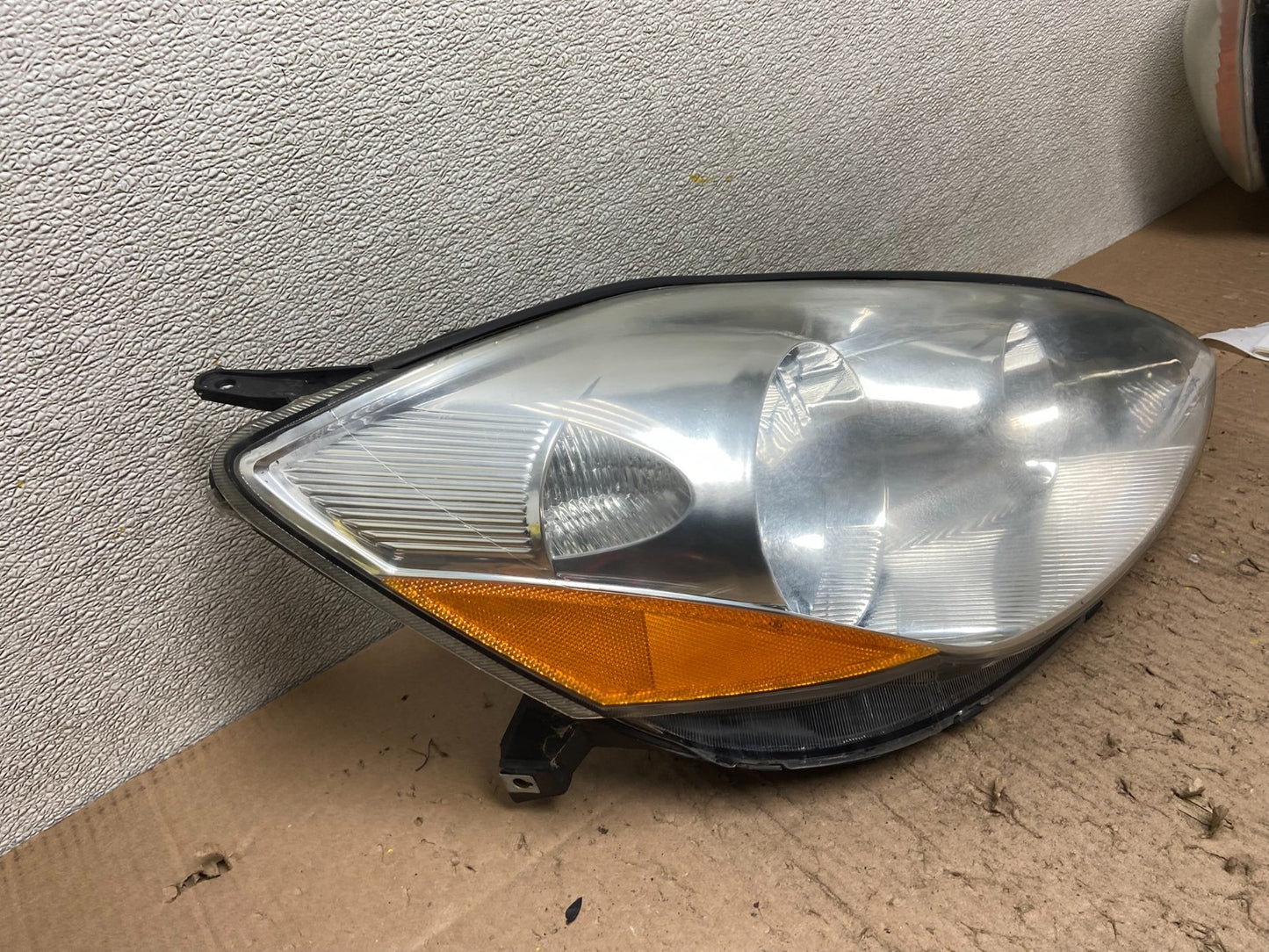 2006 to 2010 Toyota Sienna Right Passenger Rh Side Headlight Halogen Y4673 DW2