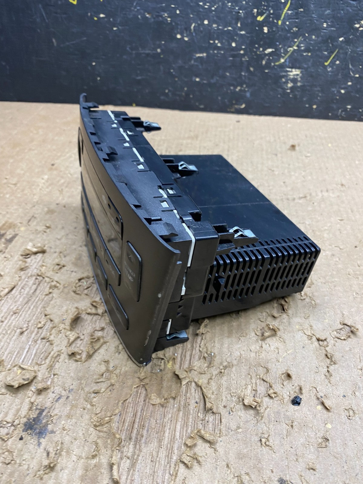 2004 - 2006 Lexus ES330 Center Dash A/C AC Heater Climate Control Unit Z9895 DG2