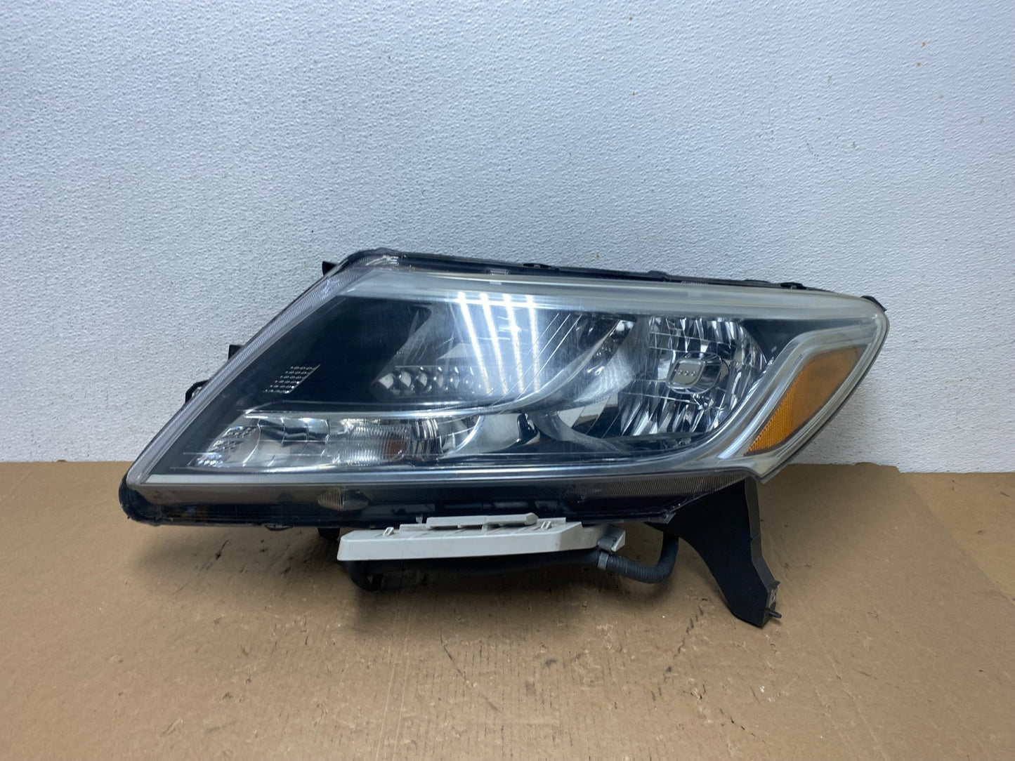 2013 - 2016 Nissan Pathfinder Left Driver LH Side Headlight Halogen AD80430