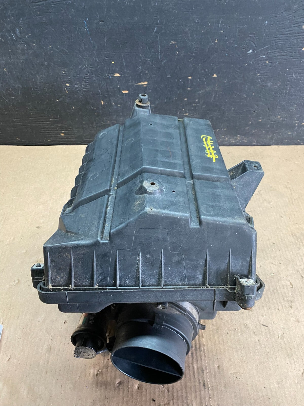 2007 to 2014 Chevrolet Suburban Tahoe Silverado Air Cleaner Box N54942