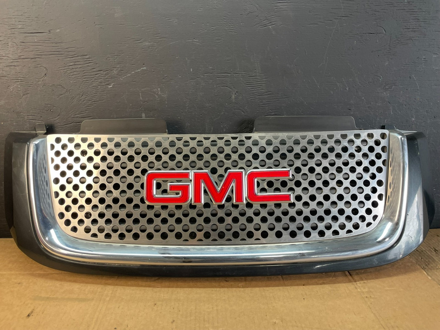 2005 to 2009 Gmc Envoy Denali Front Upper Grill Grille AC5140 DG0