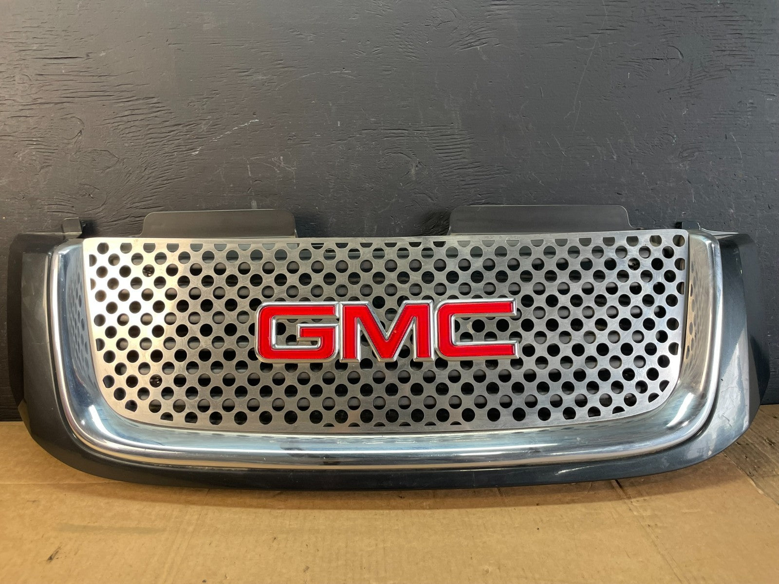 2005 to 2009 Gmc Envoy Denali Front Upper Grill Grille AC5140 DG0