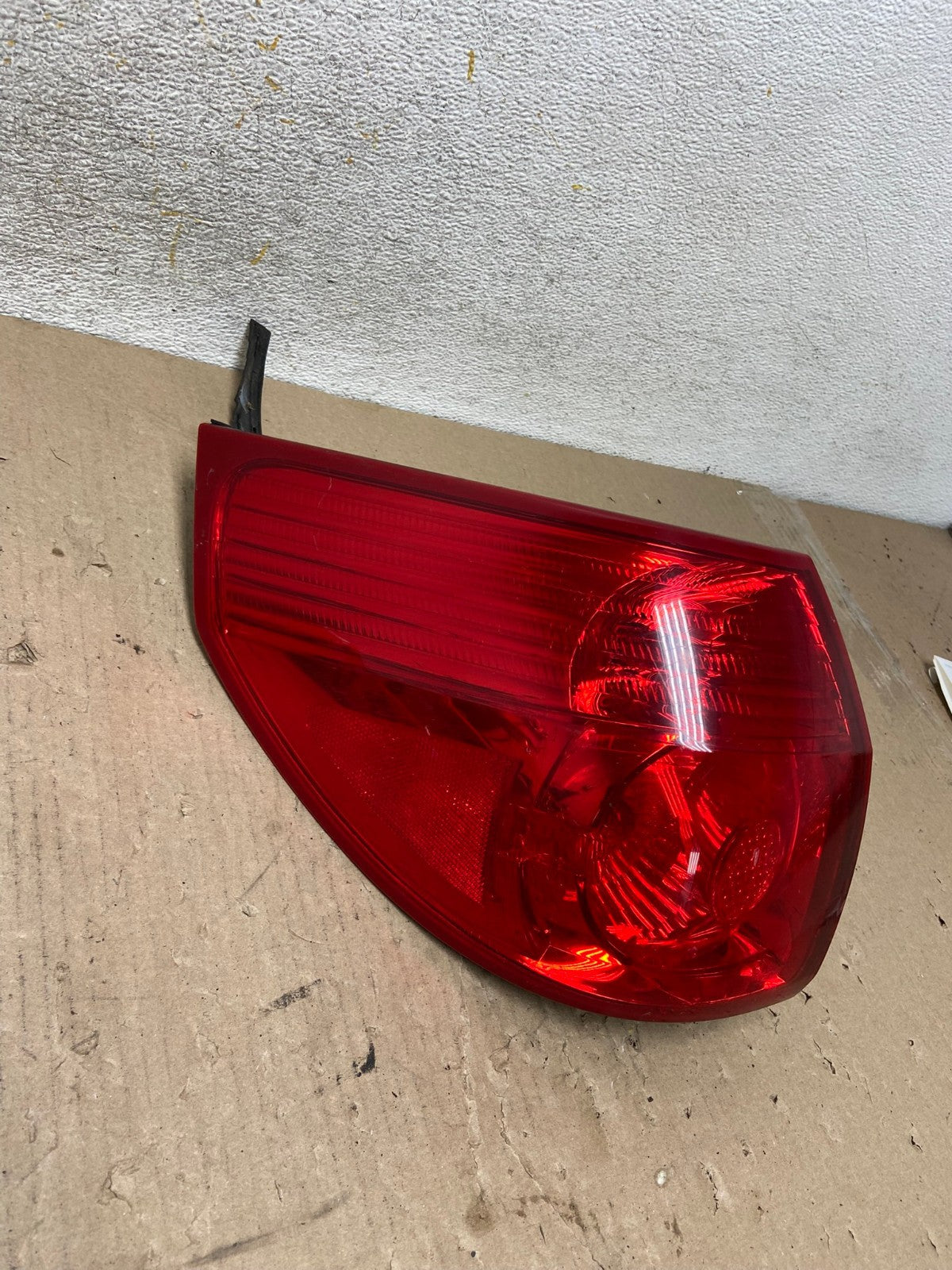 2006 to 2010 Toyota Sienna Left Driver LH Side Tail Light AH6856 LK2