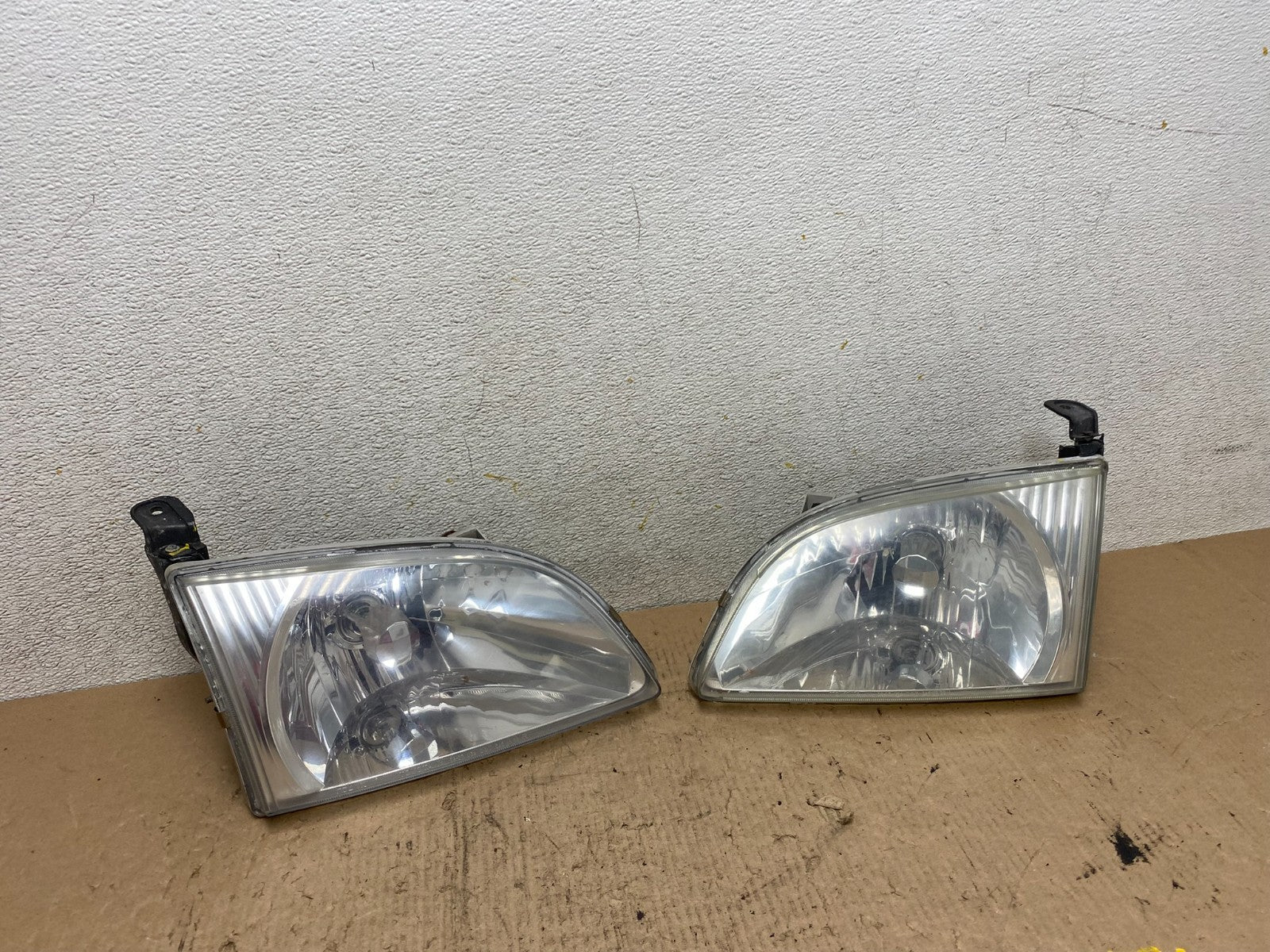 2001 2002 2003 Toyota Sienna Left+Right Side Headlights Halogen Q2902 DW0