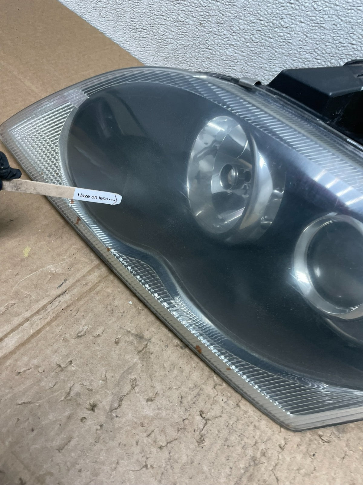 2004 to 2006 Chrysler Pacifica Headlight Left Driver LH Xenon OEM Y8960 DW5