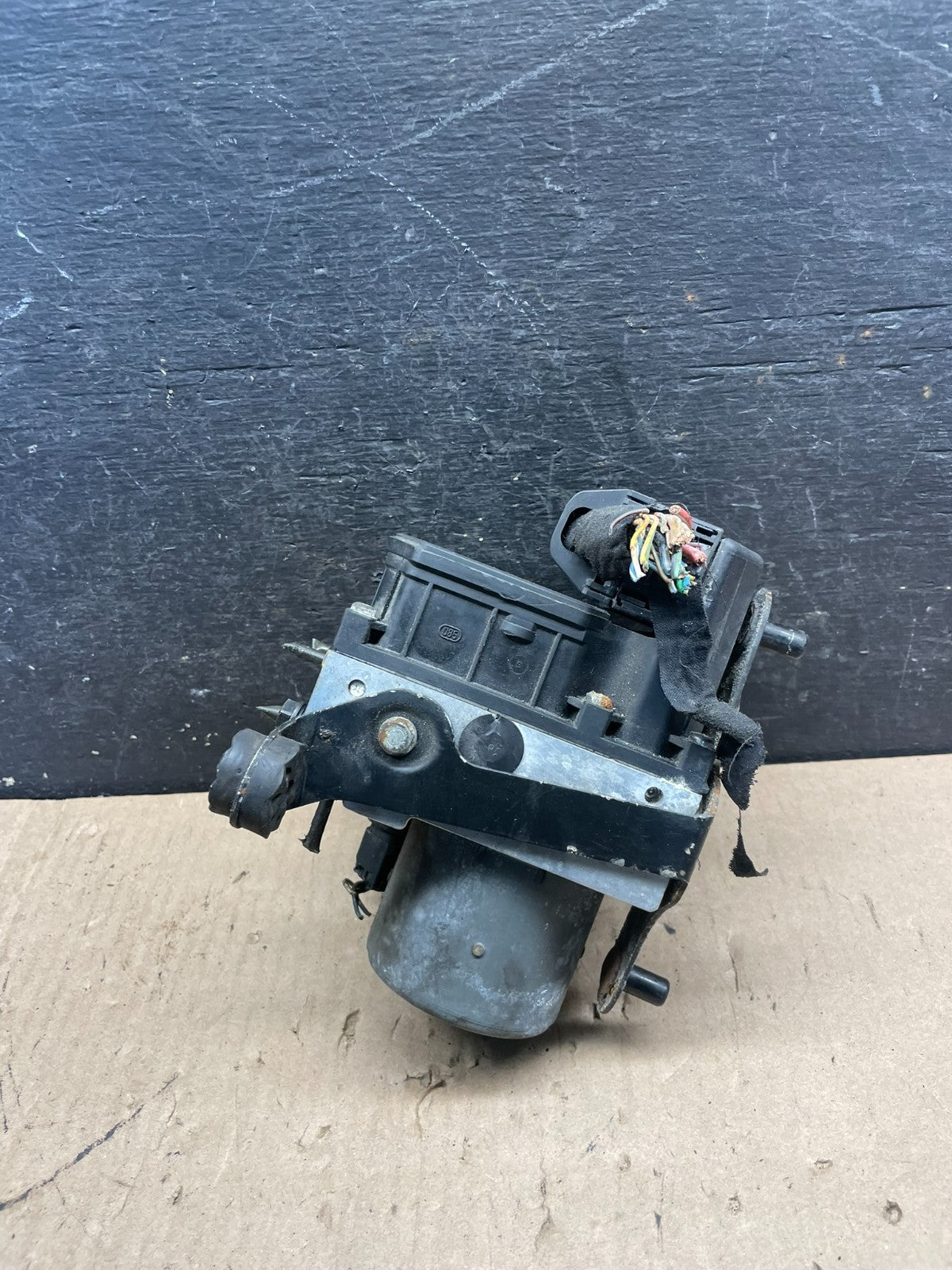 2002 BMW 745i ABS Anti-Lock Brake Pump 6759563 S8027 DG3