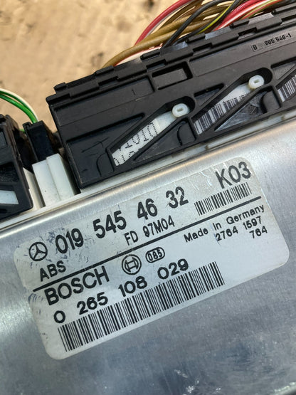 1997 - 2000  Mercedes C230 ECU ECM Engine Control Module Unit OEM X9961 DG3